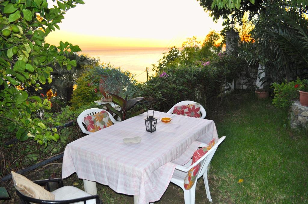 Holiday Studio Apartments Tonia - Pelekas Beach, Corfu - Housity
