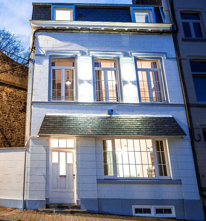 a blue house with windows and a white door at Maison Bleue - Wellness - SPA in Spa