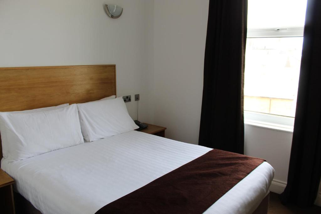 Four Saints Brig Y Don Hotel - Resim 24