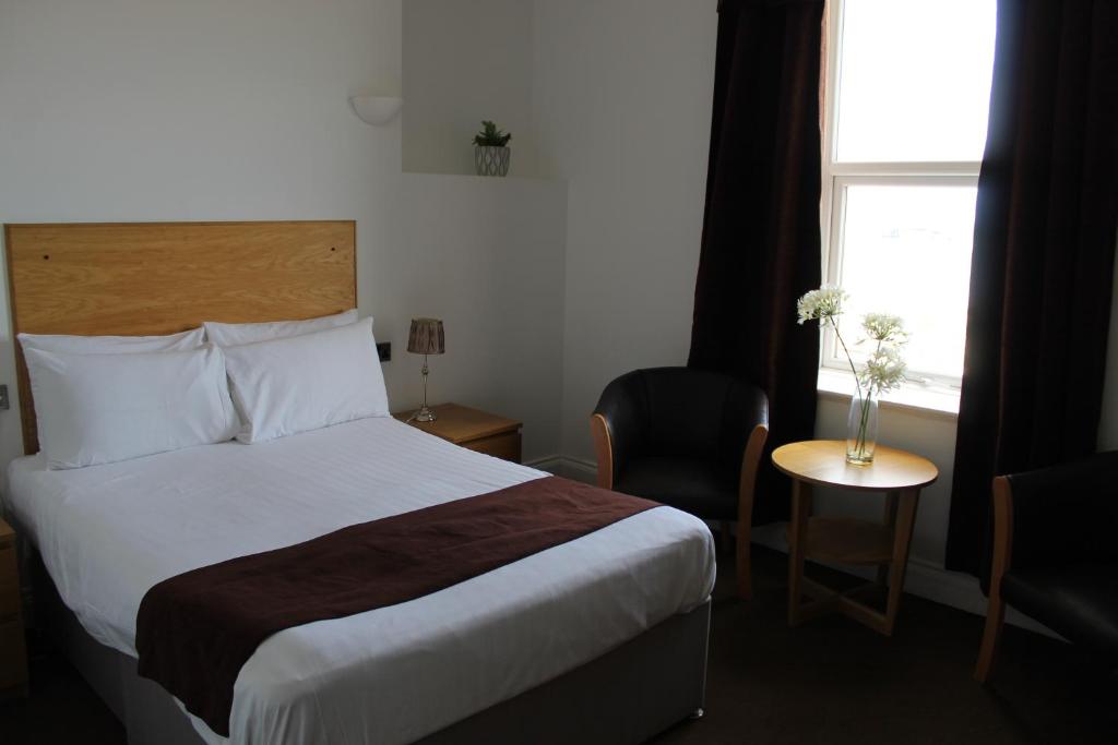 Four Saints Brig Y Don Hotel - Resim 22