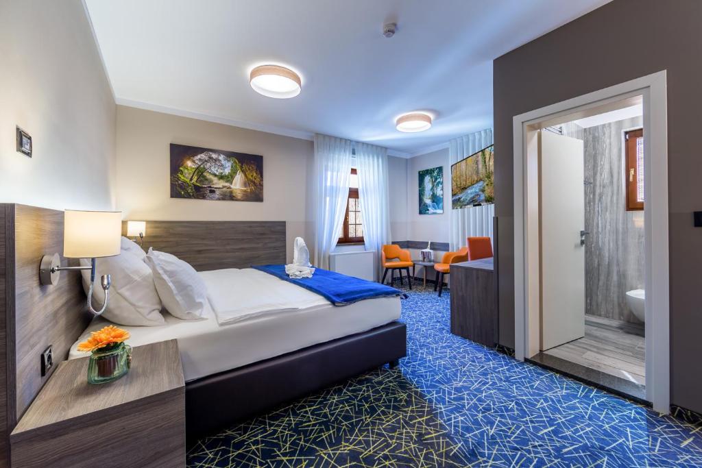 Postel nebo postele na pokoji v ubytování Hotel Bitoraj Fužine