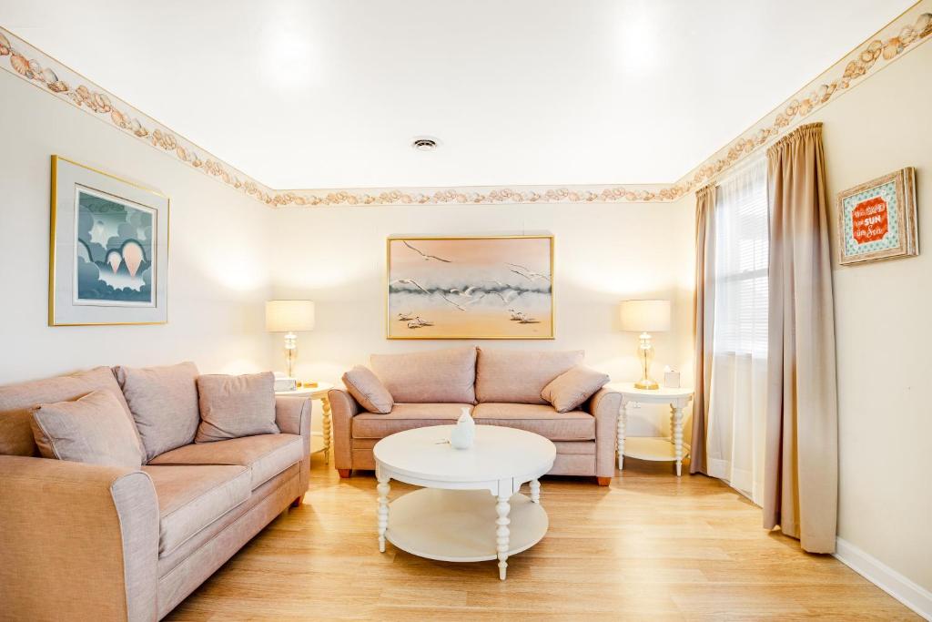 Posezení v ubytování 37534 Lighthouse Rd #202