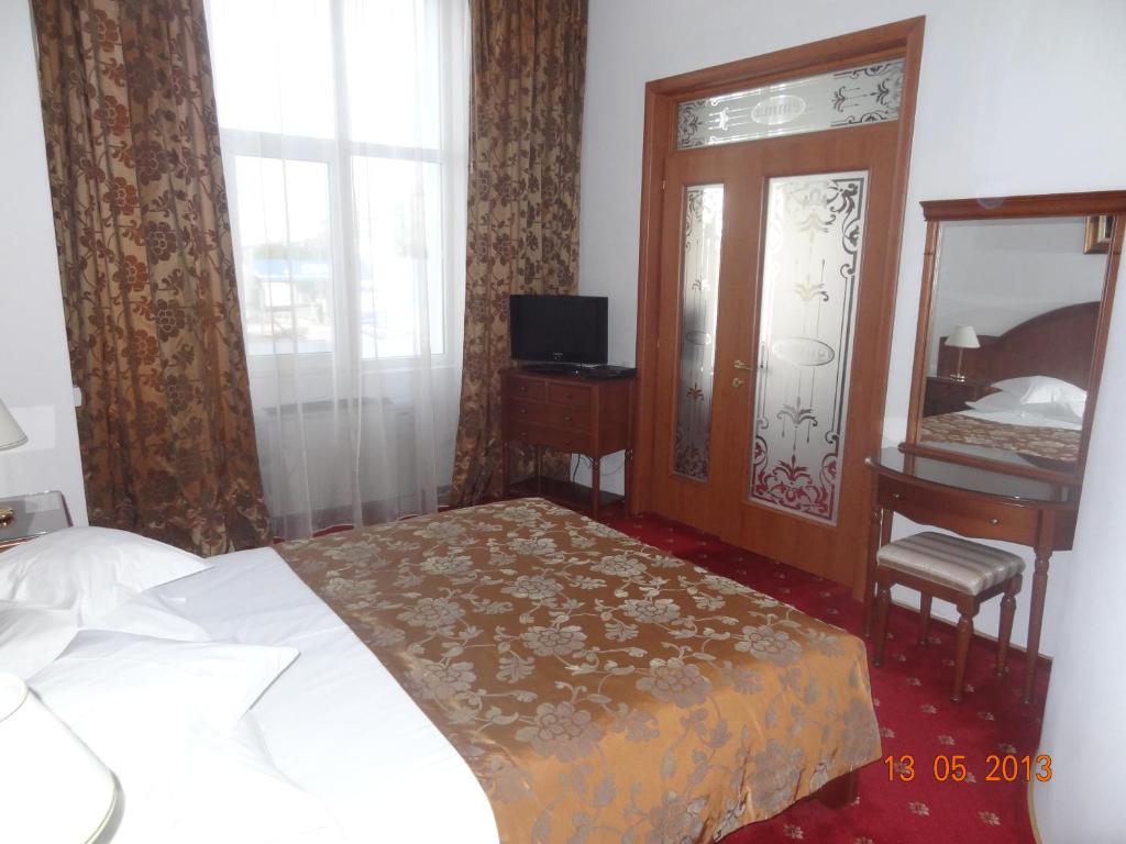 Postel nebo postele na pokoji v ubytování Hotel Emma West