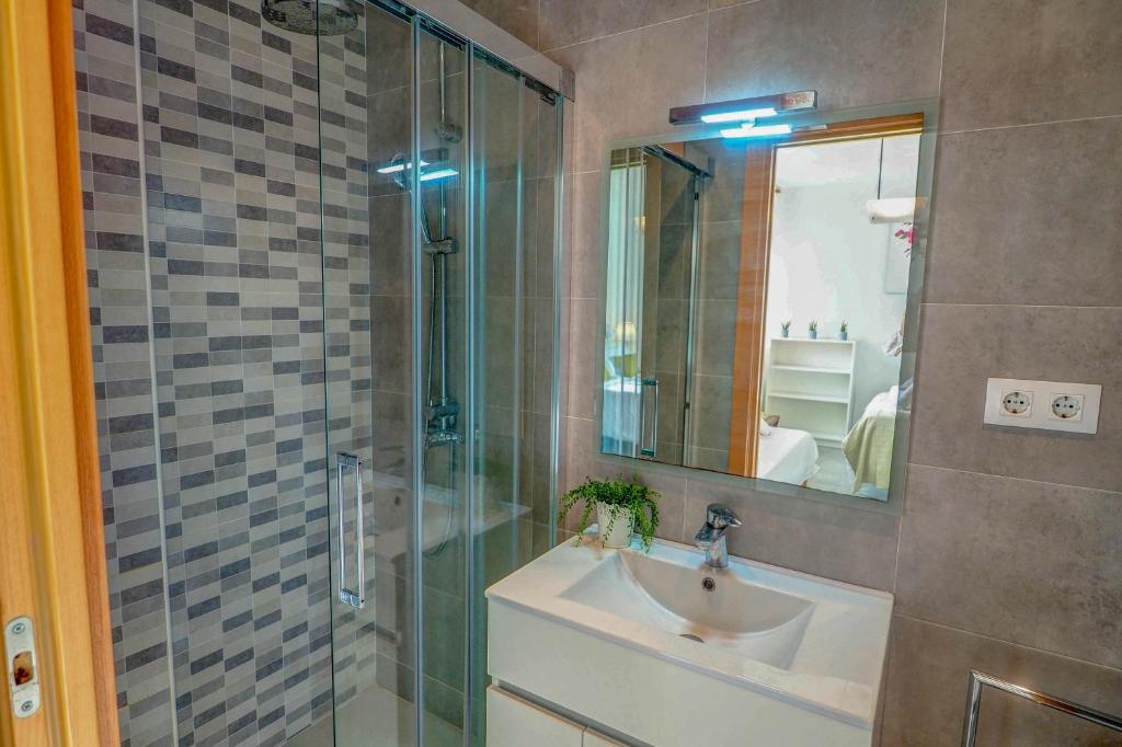 Koupelna v ubytování Linda Vista Oasis Penthouse by Hello Homes Sitges