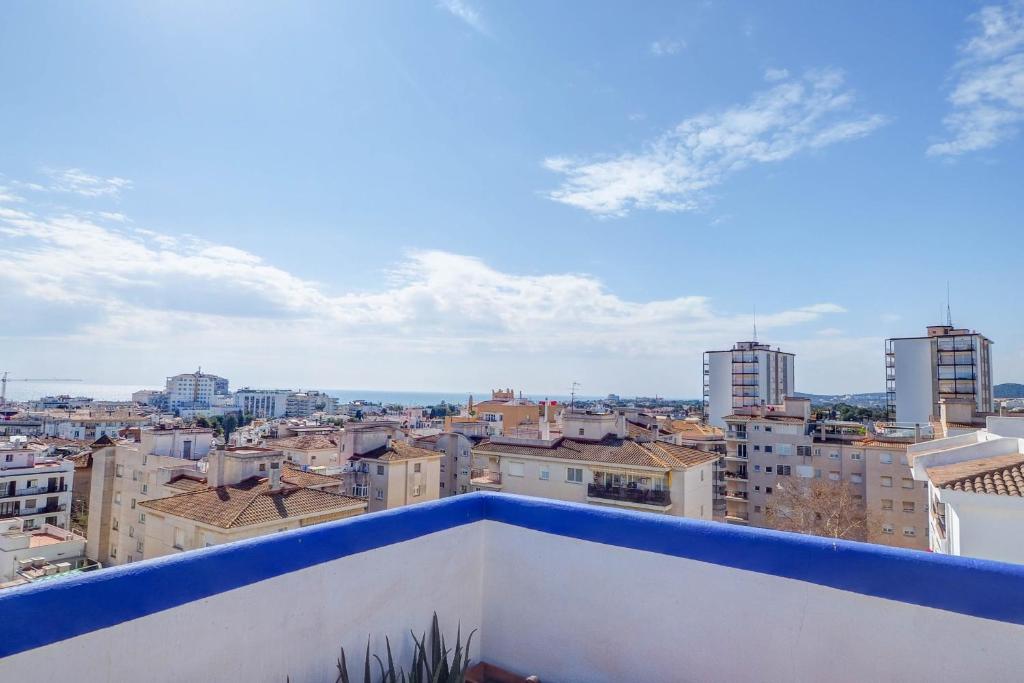 Nespecifikovaný výhled na destinaci Sitges nebo výhled na město při pohledu z apartmánu