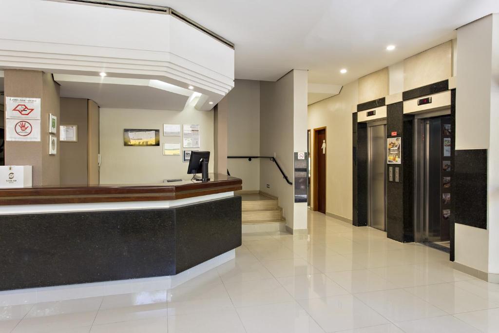  Black Stream Hotel