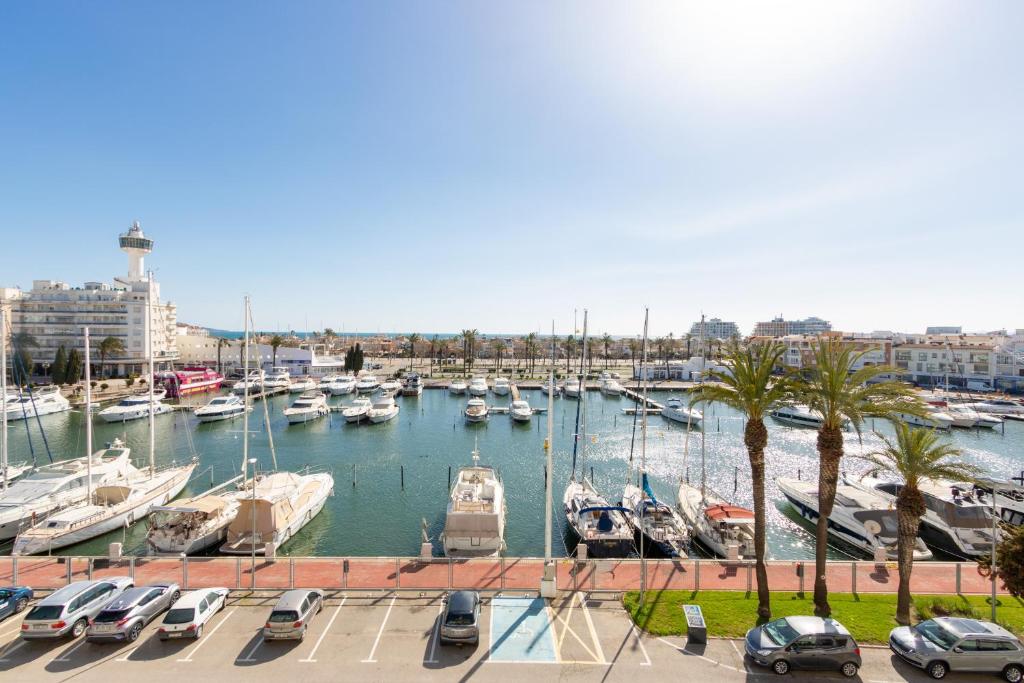 Apart-rent Apartamento Port Grec 0157 con vista al canal y al mar
