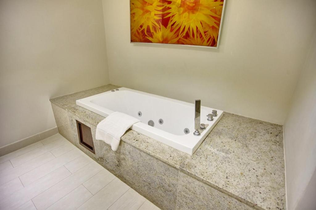 Vannituba majutusasutuses Hideaway at Royalton Blue Waters, An Autograph Collection all-Inclusive Resort - Adults Only
