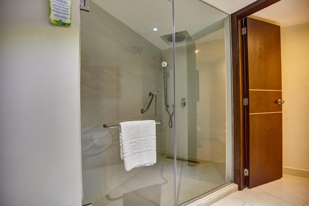Vannituba majutusasutuses Hideaway at Royalton Blue Waters, An Autograph Collection all-Inclusive Resort - Adults Only