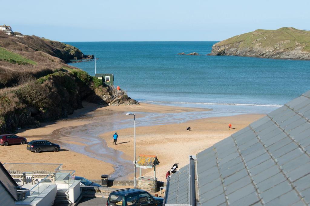 a view of a beach with people and the ocean at Sandpiper Cottages in Newquay