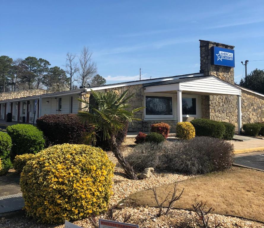 a building with bushes in front of it at America's Best Value Inn Conyers in Conyers