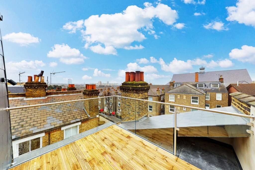 Stunning 2bed apartment 8min walk from metro