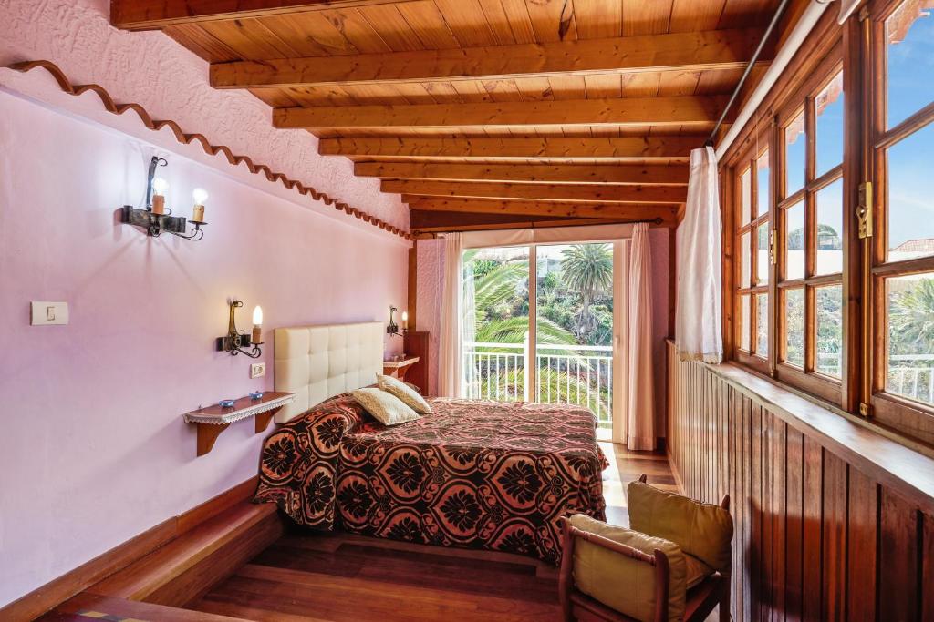 Posteľ alebo postele v izbe v ubytovaní Charming House in Buenavista del Norte with Shared Pool