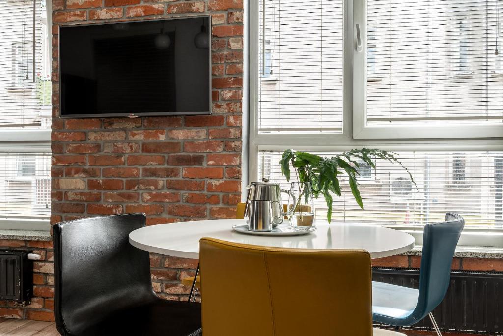 Telewizja i/lub zestaw kina domowego w obiekcie apartamenty-wroc Golden House