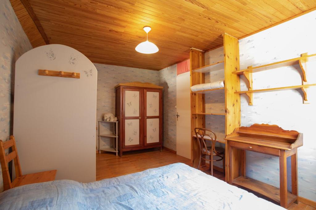 Krevet ili kreveti u jedinici u okviru objekta Appartement de 2 chambres avec jardin et wifi a Arvieux a 1 km des pistes