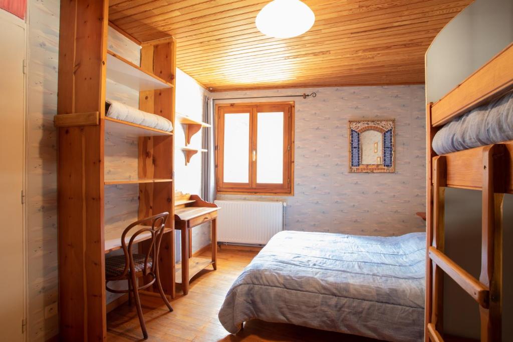 Krevet ili kreveti u jedinici u okviru objekta Appartement de 2 chambres avec jardin et wifi a Arvieux a 1 km des pistes