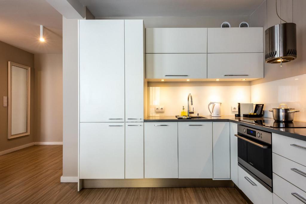 Kuchnia lub aneks kuchenny w obiekcie apartamenty-wroc Golden House