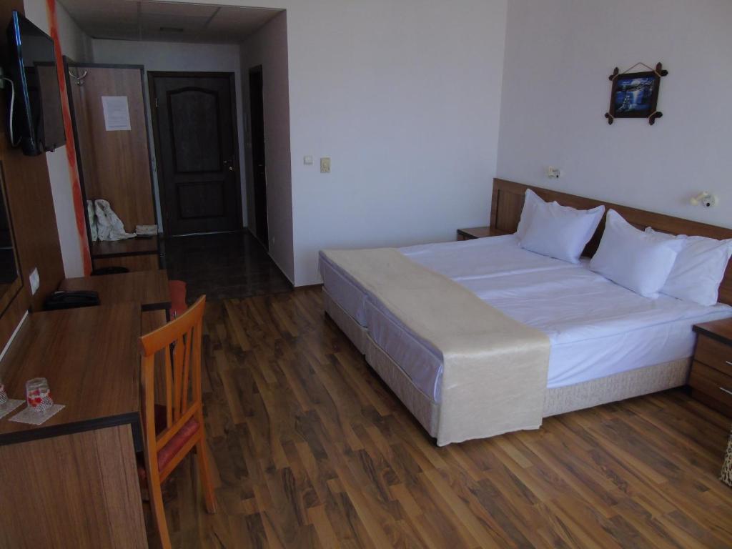 Postel nebo postele na pokoji v ubytování Jupiter Hotel