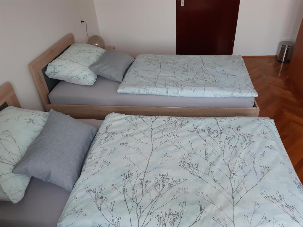 Postel nebo postele na pokoji v ubytování Apartman Helena