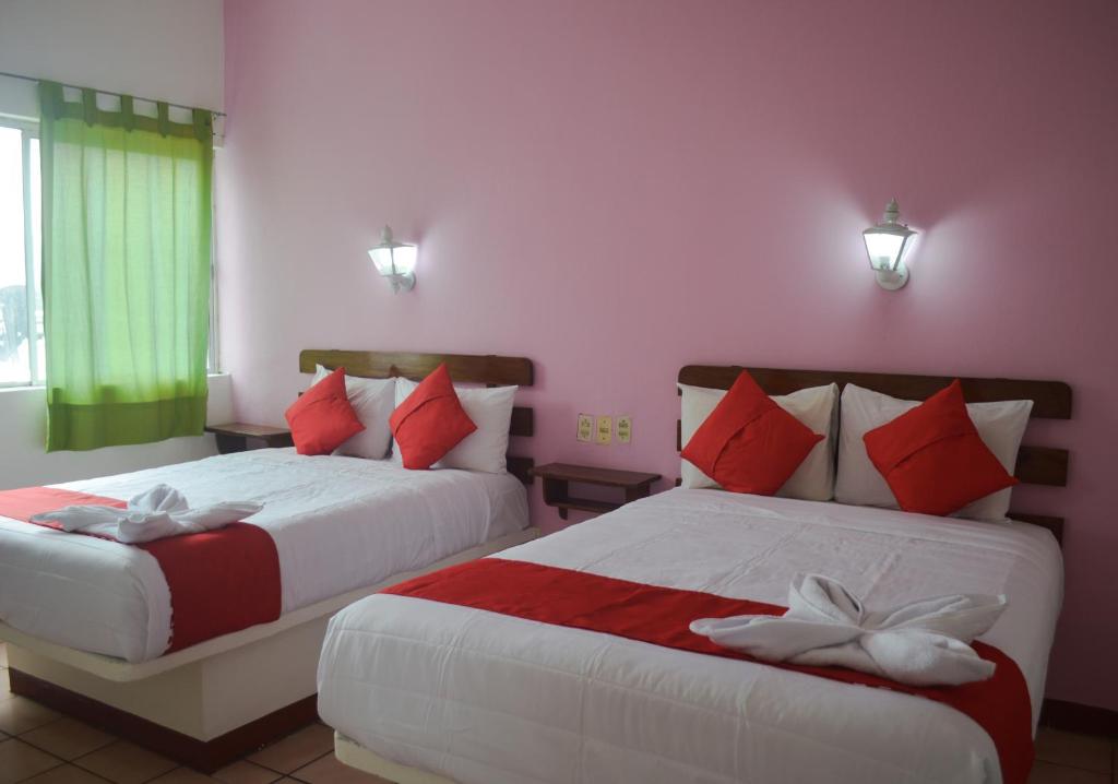 Postel nebo postele na pokoji v ubytování Hotel Kashlan Palenque