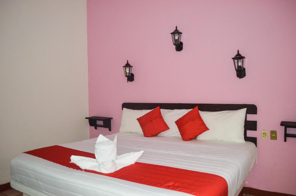 Postel nebo postele na pokoji v ubytování Hotel Kashlan Palenque