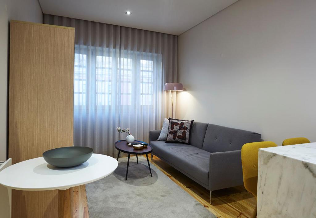 a living room with a couch and a table at ChillHouse_Porto - Praça da República in Porto