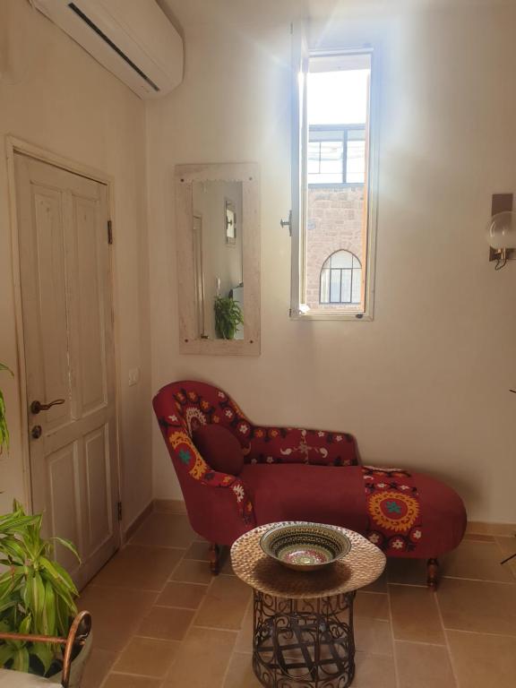 Posezení v ubytování Luxury studio at the heart of old Jaffa