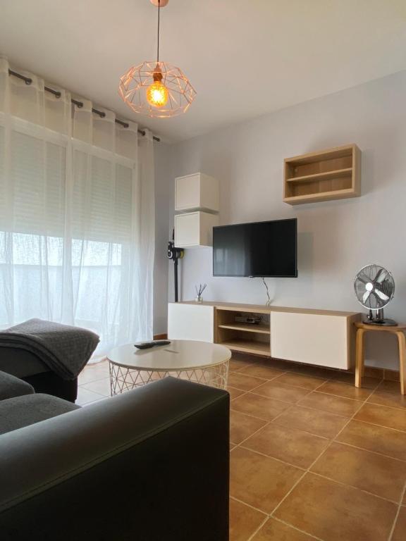 TV a/nebo společenská místnost v ubytování Lemos Mar