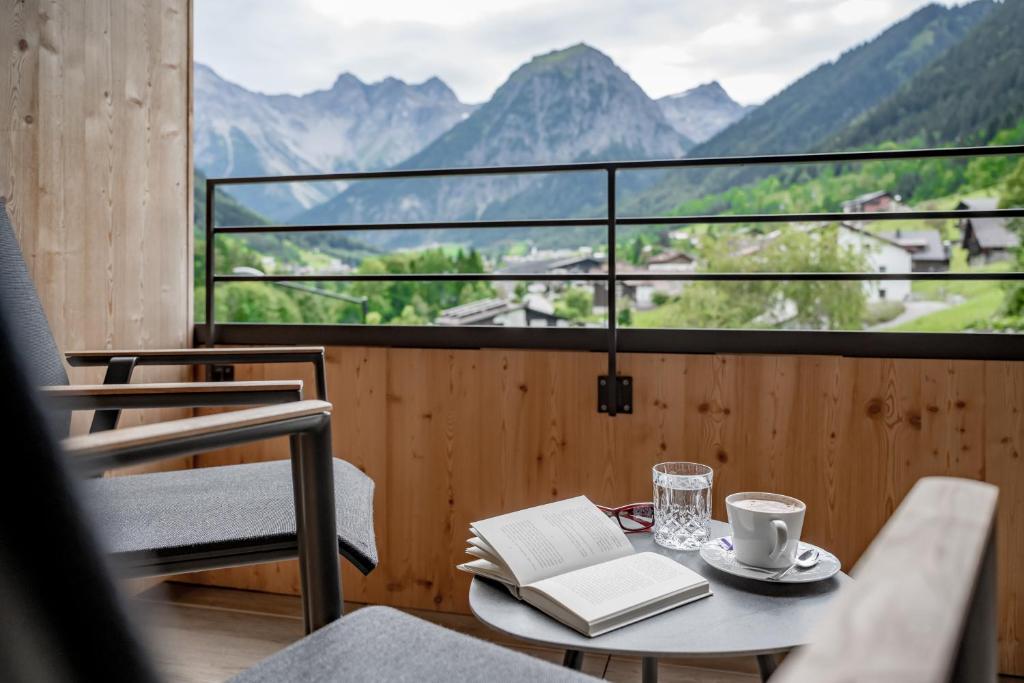 Nespecifikovaný výhled na hory nebo výhled na hory při pohledu z hotelu