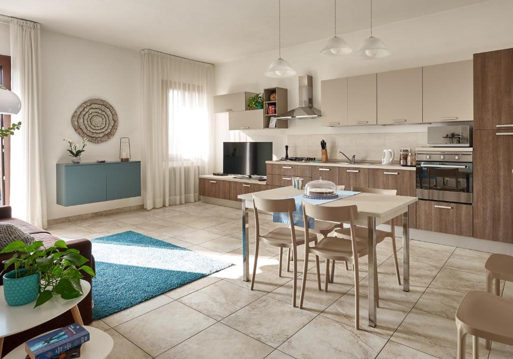 a kitchen with a table and chairs in a room at Il Piccolo Albero in Scardovari