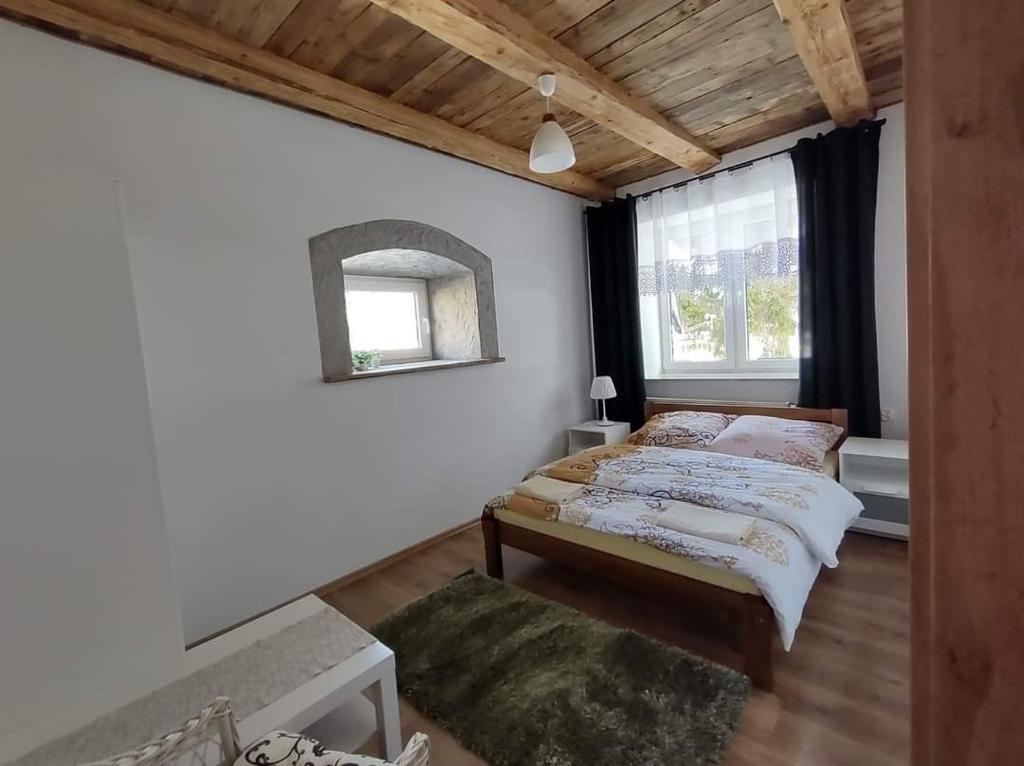 Postel nebo postele na pokoji v ubytování STARY SPICHLERZ