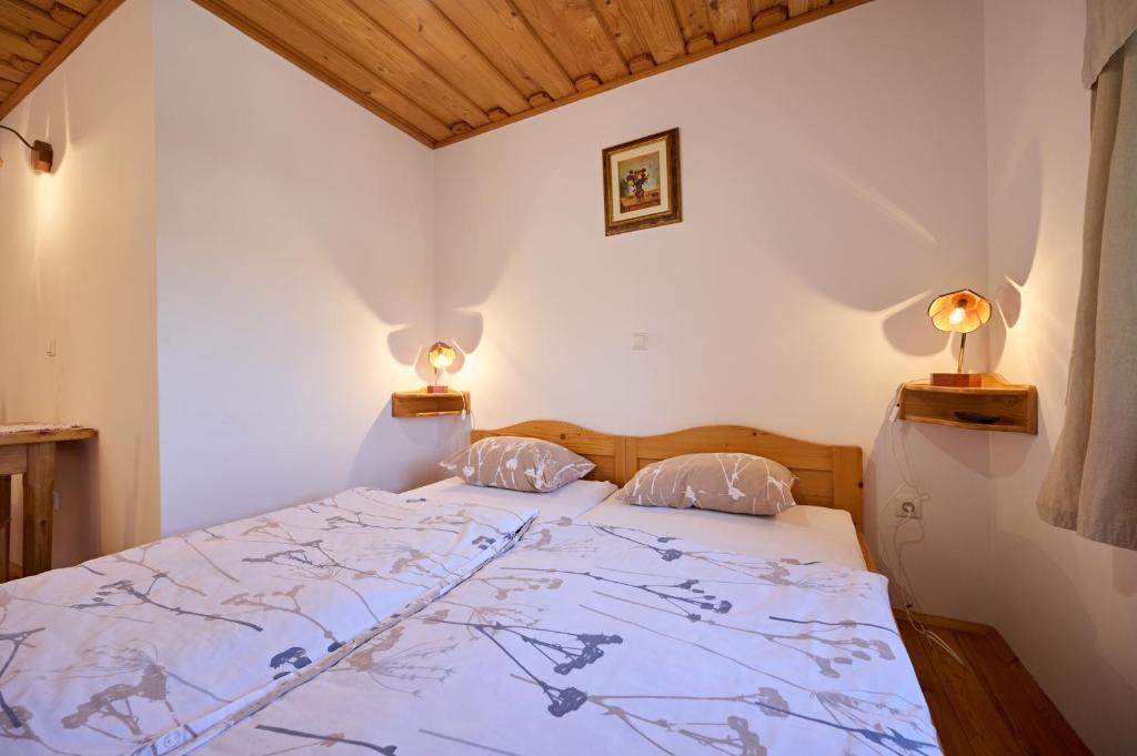 Postel nebo postele na pokoji v ubytování Tourist Farm Firbas