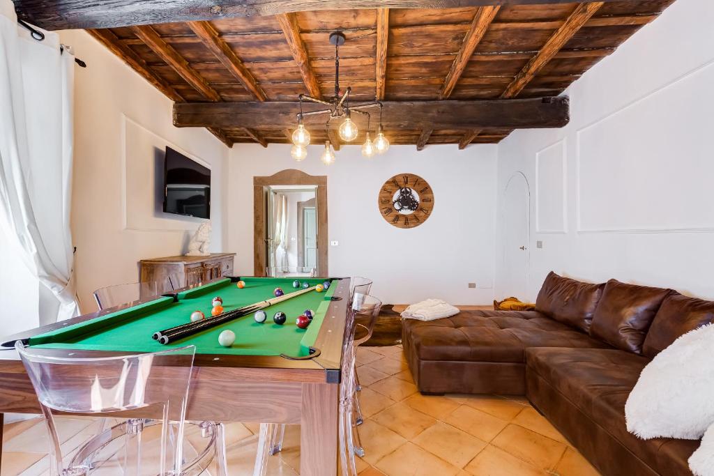 Biliardový stôl v ubytovaní NAVONA SQUARE - RomeDreamHome
