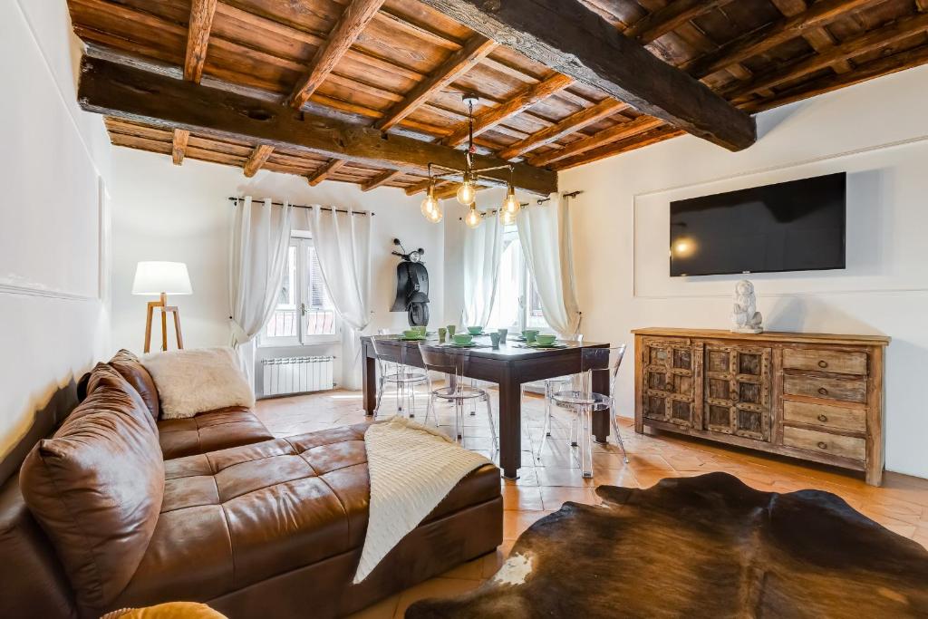 Televízia a/alebo spoločenská miestnosť v ubytovaní NAVONA SQUARE - RomeDreamHome