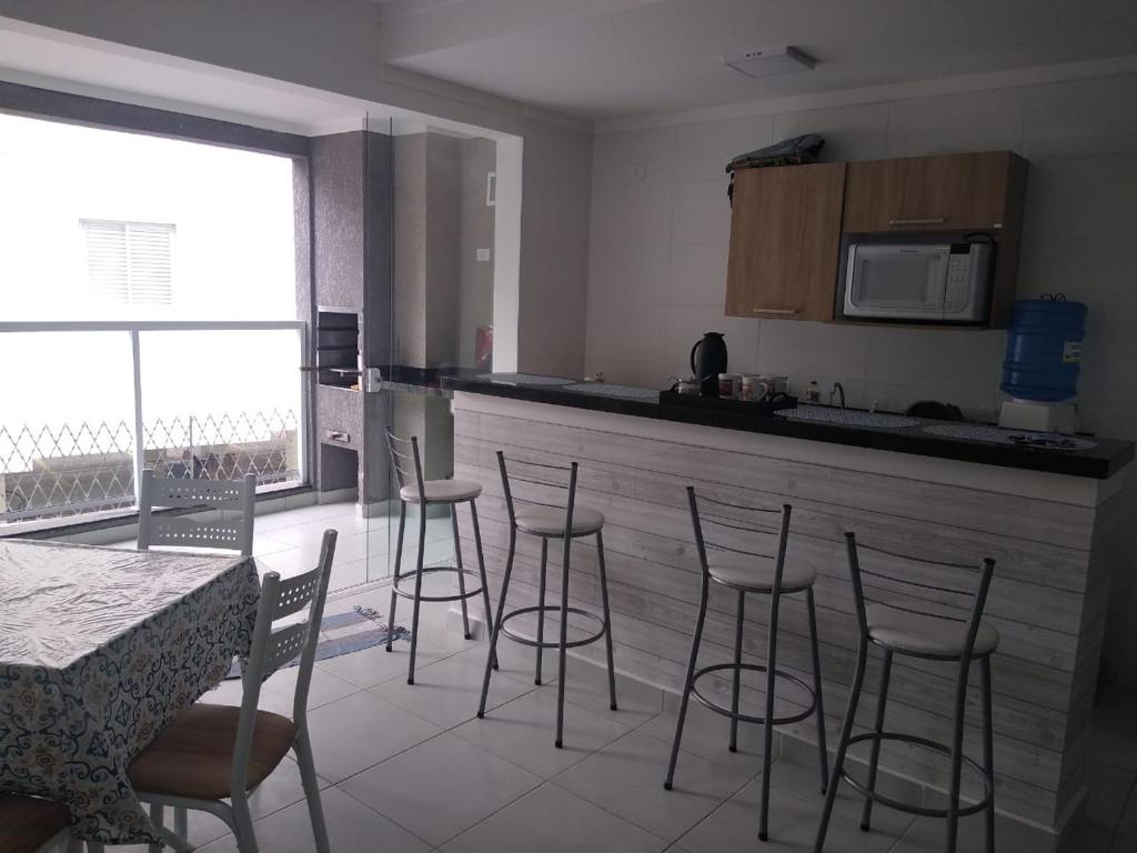  Ubatuba - Apartamento com Churrasqueira e Piscina