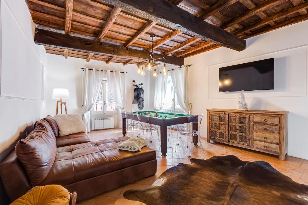 Televízia a/alebo spoločenská miestnosť v ubytovaní NAVONA SQUARE - RomeDreamHome