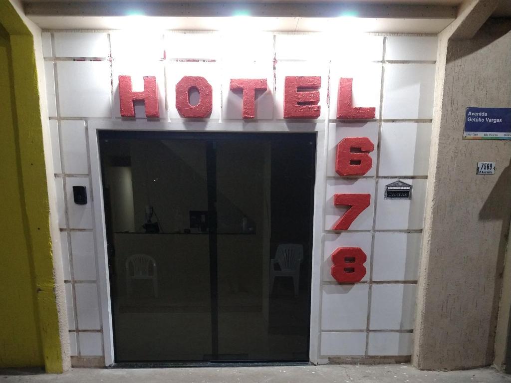  Hotel 678