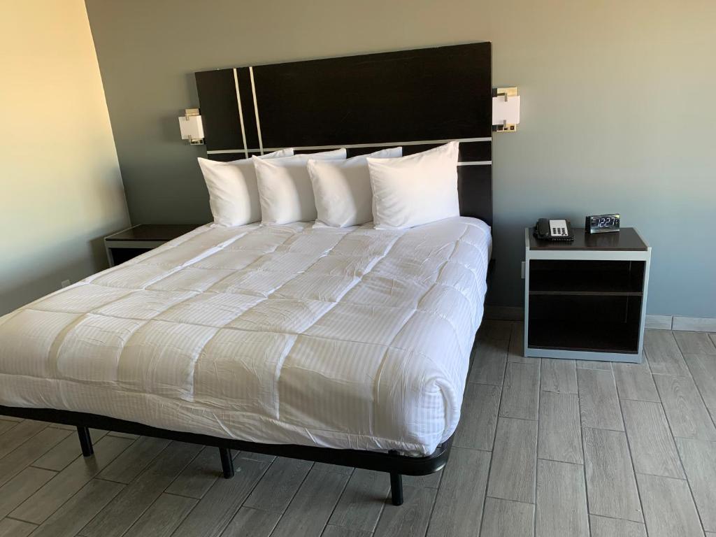 Postel nebo postele na pokoji v ubytování South Padre Island Lodge