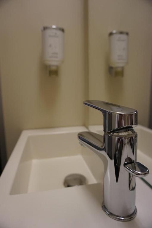 easyHotel Berlin Hackescher Markt - Resim 7