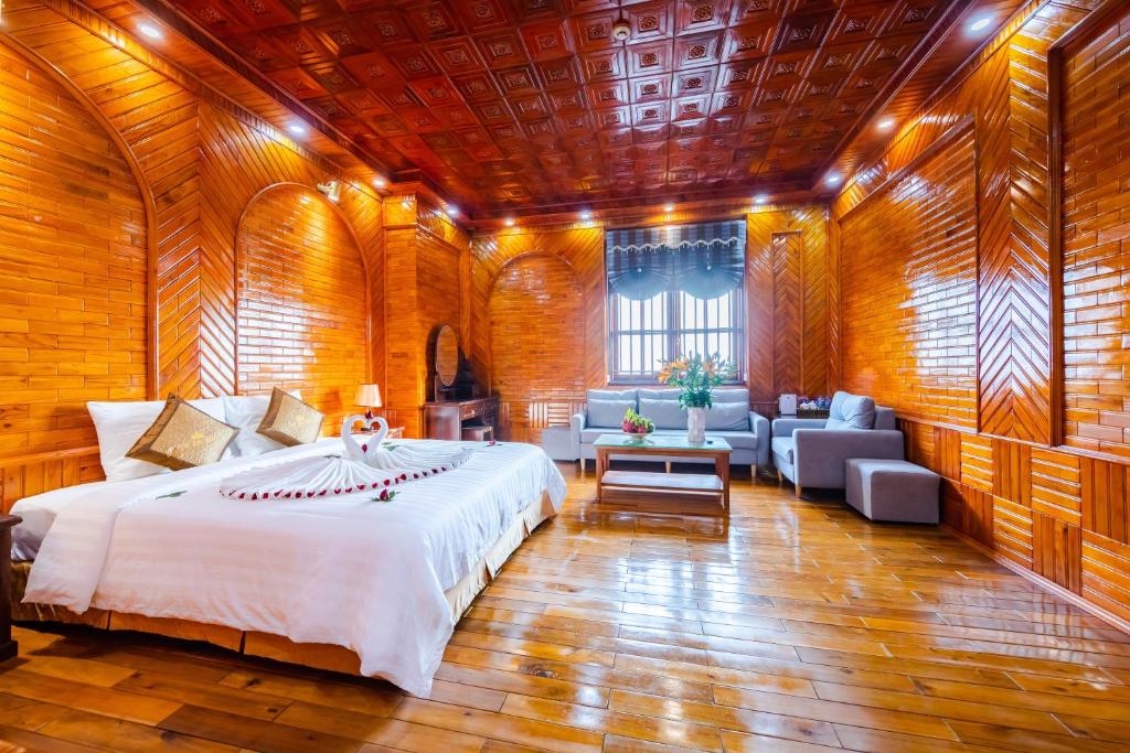 Postel nebo postele na pokoji v ubytování TheKing Hotel