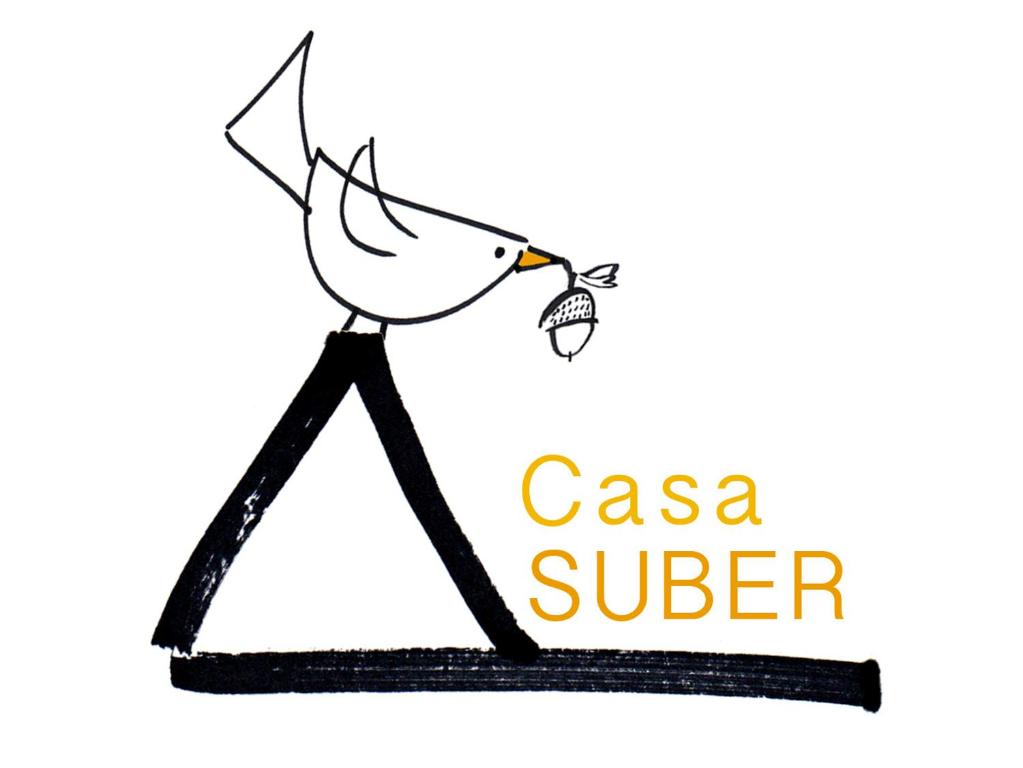 un pájaro a escala con el texto de azúcar csa en Casa Suber, en Aracena