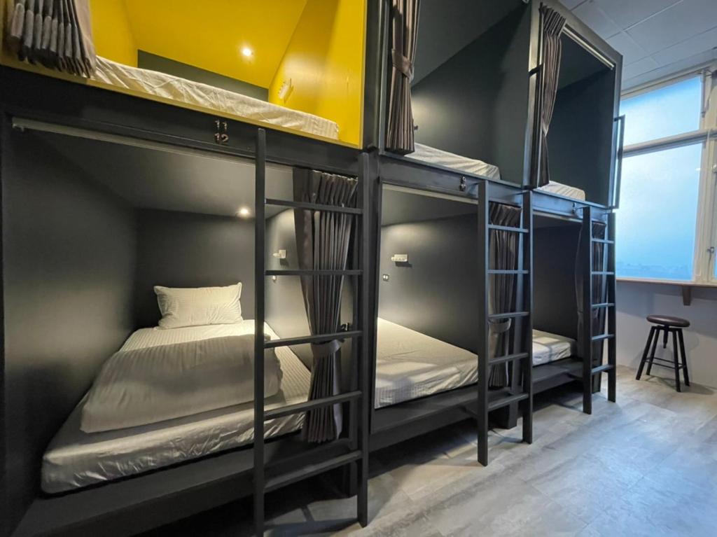 Postel nebo postele na pokoji v ubytování One Night Hostel