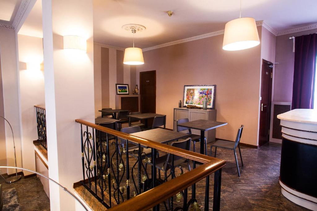 TV a/nebo společenská místnost v ubytování Hotel di Porta Romana