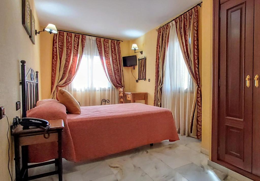 Postel nebo postele na pokoji v ubytování Hotel Averroes