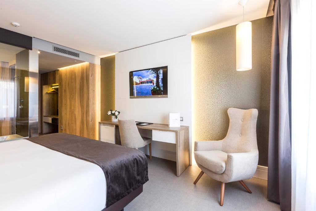 Postel nebo postele na pokoji v ubytování Hotel & Spa Ciudad de Binéfar