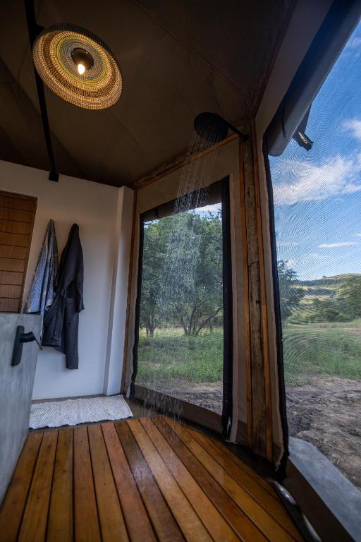Příroda nedaleko luxury tent