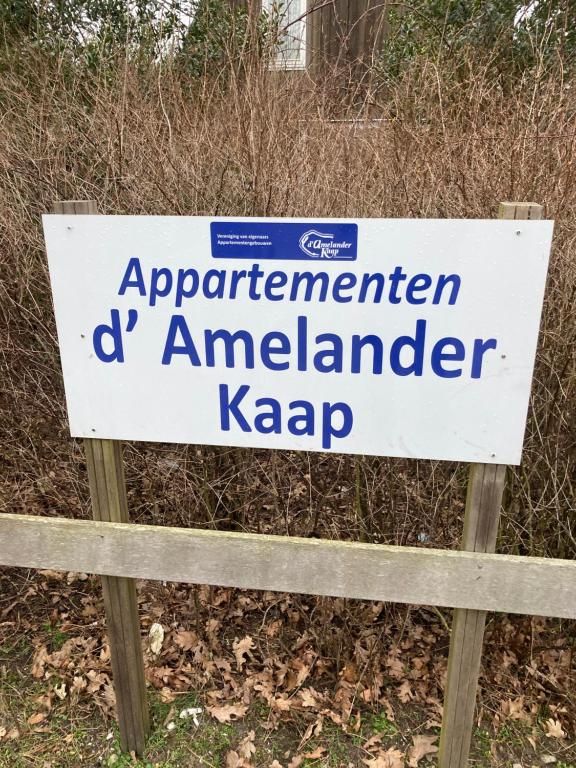 Um sinal para um istg istg istgkap americano. em Amelander Kaap Appartement 112 em Hollum