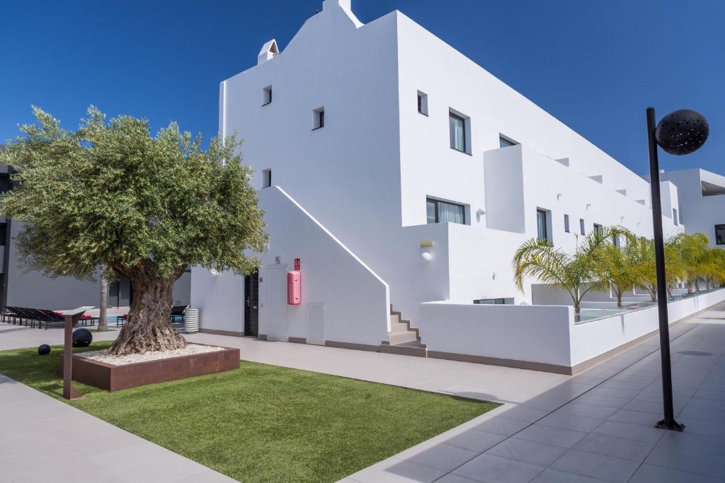 Migjorn Ibiza Suites & Spa, Playa den Bossa – Updated 2023 ...