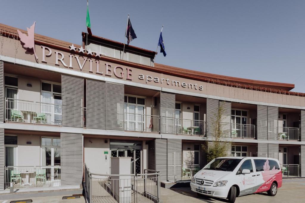 Budova, kde se aparthotel nachází