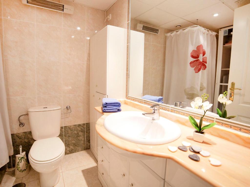Koupelna v ubytování Apartment Zafiro 02 by Interhome